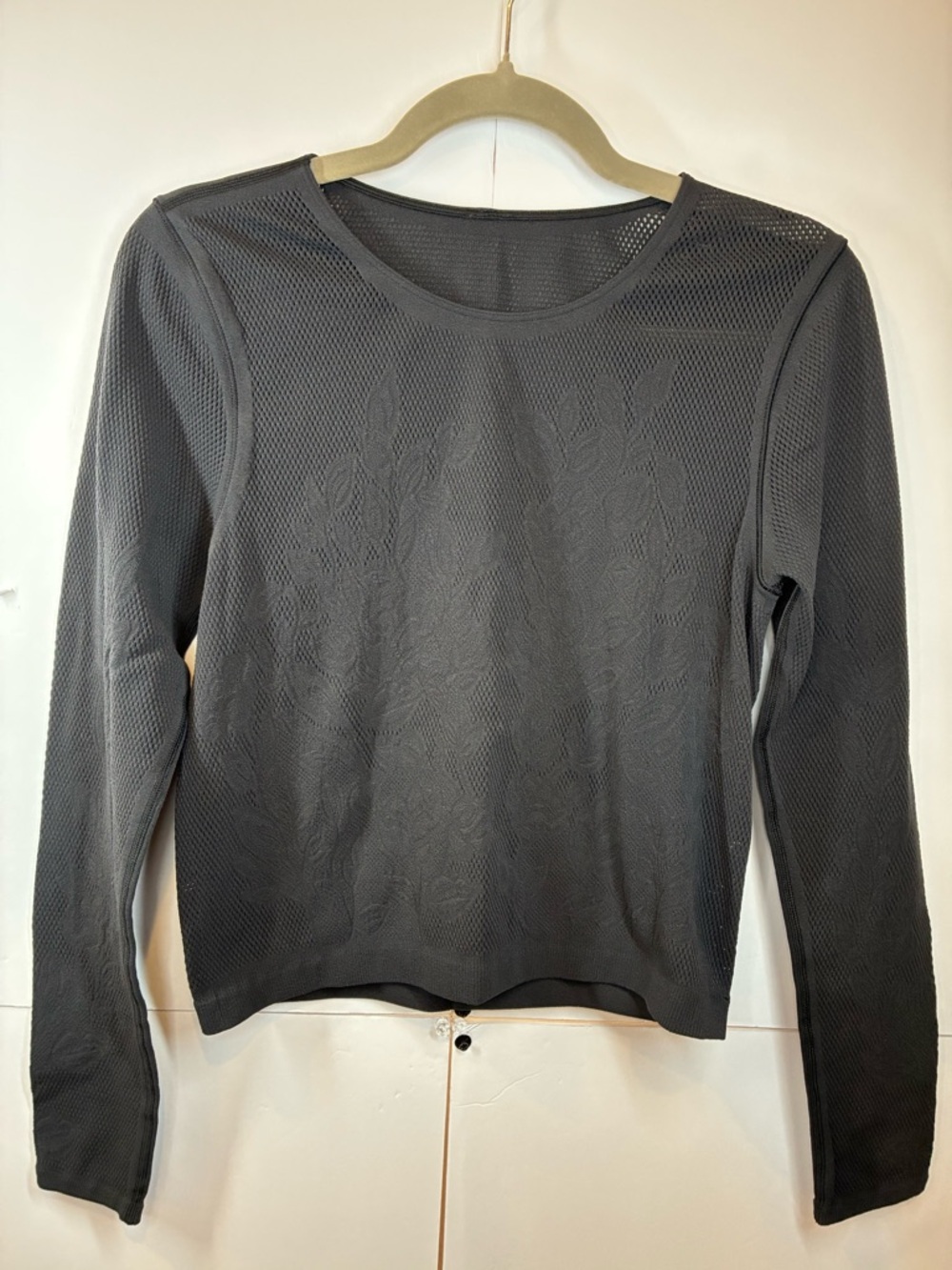 Lululemon Black Long Sleeve Top Size Small Mesh Floral Athletic Crop Top